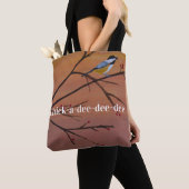 Op een Limb Chick-a-dee-dee-dee Tote Bag (Dichtbij)
