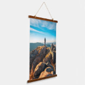 Op een majestueuze herfstrotsen hangend wandkleed (Gebogen)