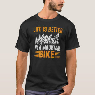 op een mountainbike voor fietsen met fanatici t-shirt