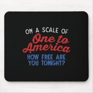 Op Een Schaal Van Eén Tot Amerika T-shirt 4 Juli G Muismat