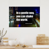 Op een zachte manier kun je de wereld schudden poster (Keuken)