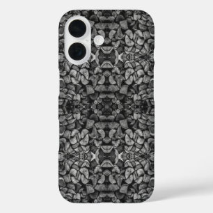 Op elkaar gestapelde boomstammetjes zwart-wit foto iPhone 16 hoesje