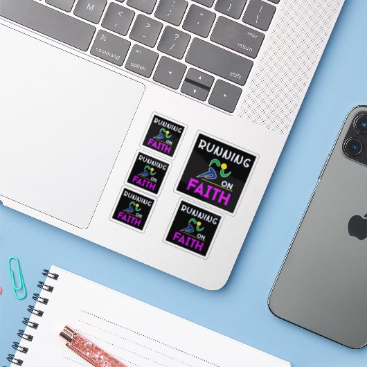 Op Faith Christelijk Runner Sticker (Laptop met iPhone)