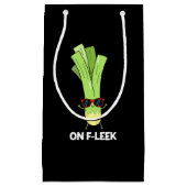Op Fleek Funny Veggie Leek Pun Dark BG Klein Cadeauzakje (Voorkant)