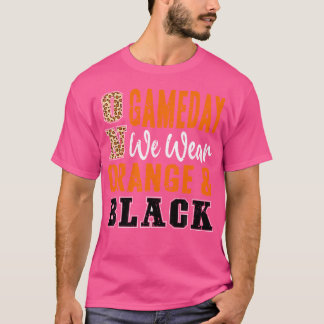 Op Gameday Voetbal Dragen We Oranje En Zwarte Scho T-shirt