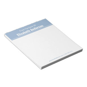 Op het bureau van Baby Blue en White Notitieblok