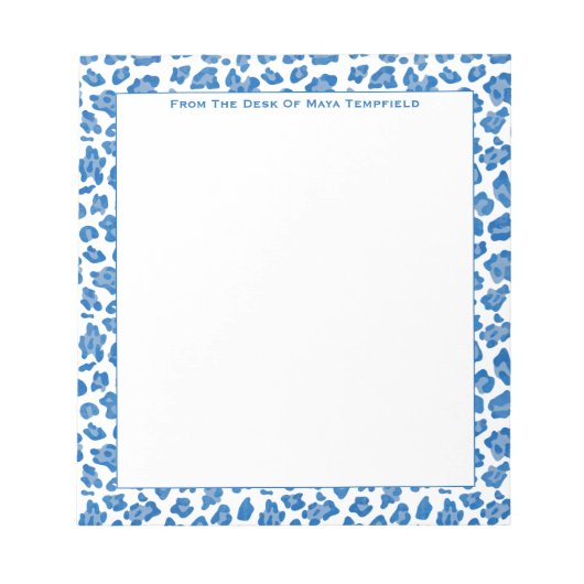 Op het bureau van de proppy Blue & White Animal Pr Notitieblok (Voorkant)