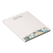 Op het bureau van de Waterverf Blue Floral Light Notitieblok (Schuin)