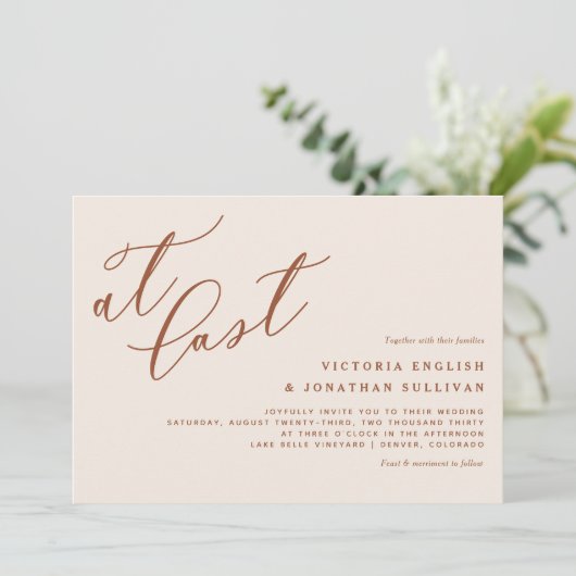 Op het laatste terracotta Modern Calligraphy Weddi Kaart (Staand voorkant)