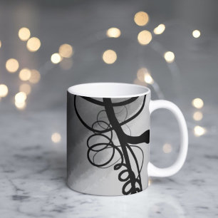 Op het raster: abstract grijs, zwart en wit koffiemok