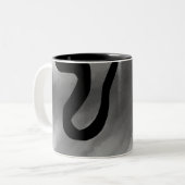 Op het Raster: Abstract Grijs, Zwart & Wit Tweekleurige Koffiemok (Voorkant links)