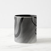 Op het Raster: Abstract Grijs, Zwart & Wit Tweekleurige Koffiemok (Center)