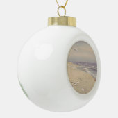 Op het strand (1879) - kustkunst keramische bal ornament (Links)
