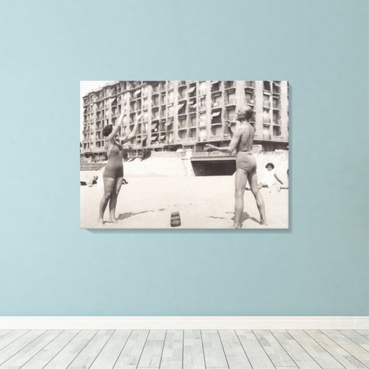 Op het strand in Cannes in 1935 Canvas Afdruk (Insitu (Houten vloer))