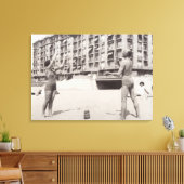 Op het strand in Cannes in 1935 Canvas Afdruk (Insitu (Woonkamer))