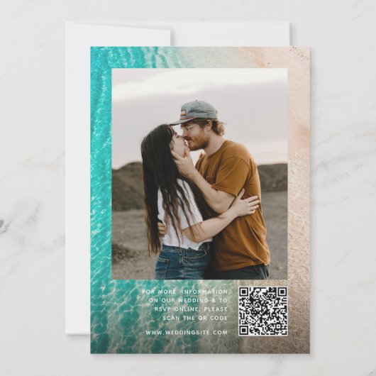 Op het strand typografie foto QR code bruiloft Kaart (Achterkant)