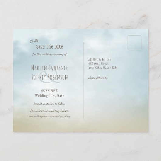 Op het strand van de kust van de oceaan bruiloft m aankondigingskaart (Achterkant)