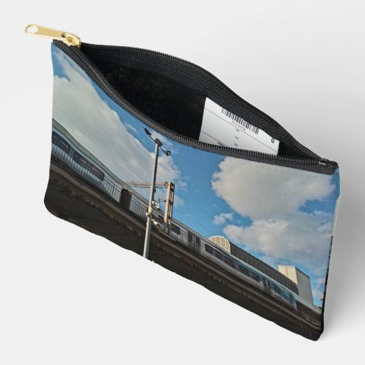 Op het treinstation etui (Open)