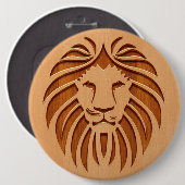 Op houten ontwerpen gegraveerde leeuwenkop ronde button 6,0 cm (Voorkant /achterkant)