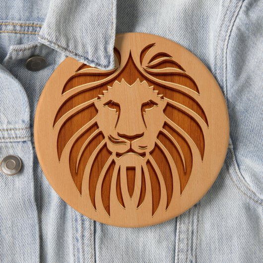Op houten ontwerpen gegraveerde leeuwenkop ronde button 6,0 cm (In situ)
