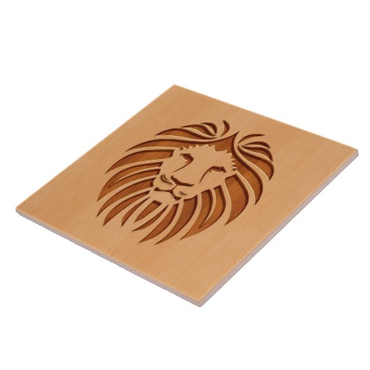 Op houten ontwerpen gegraveerde leeuwenkop tegeltje (Zijkant)
