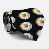 Op je gezicht?  Nee! Ei op je Stropdas! Stropdas (Opgerold)