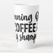 Op Koffie en Dry Shampoo Latte Mok (Voorkant)