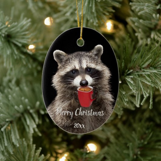 Op maat gedateerde Fun Raccoon Drink Koffie Keramisch Ornament (Boom)
