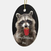 Op maat gedateerde Fun Raccoon Drink Koffie Keramisch Ornament (Links)