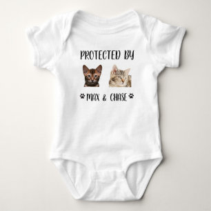 Op maat gemaakt beschermd door kat T-shirt, besche Romper