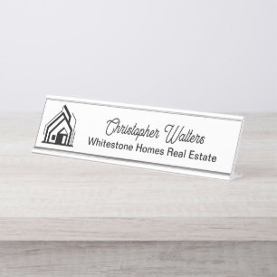 Op maat gemaakt logo van vastgoedbedrijf voor make bureau naambordje