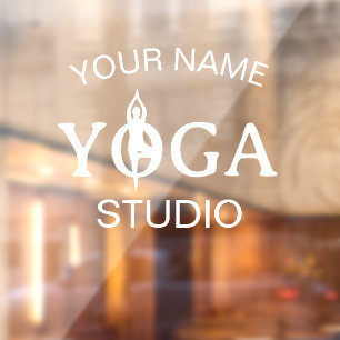 Op maat gemaakt logo van yogastudio op vensterfoli raamsticker