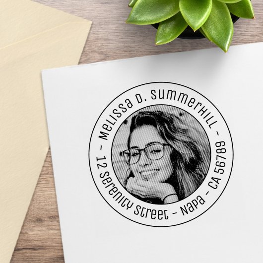 Op maat gemaakt portret foto ronde adrespla </s> rubberstempel