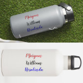 Op maat gemaakte 3 Namen, Tekst Script Waterfles S Sticker