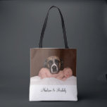Op maat gemaakte baby- en hondenfoto dubbelzijdige tote bag<br><div class="desc">Ontwerp je eigen 2-zijdige fototas met je eigen foto met behulp van onze template voor een afbeelding die tot de rand is doorlopend. Upload eenvoudig je eigen foto's met je eigen personage en geliefde onderwerpen. Voeg een foto toe aan de voor- en achterkant. Deze kunnen hetzelfde of verschillend zijn.</div>