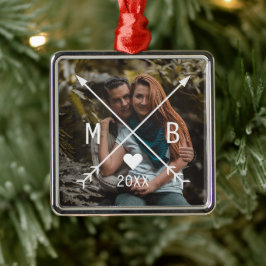 Op maat gemaakte gemerkte liefdeshartpijlen 2023 metalen ornament