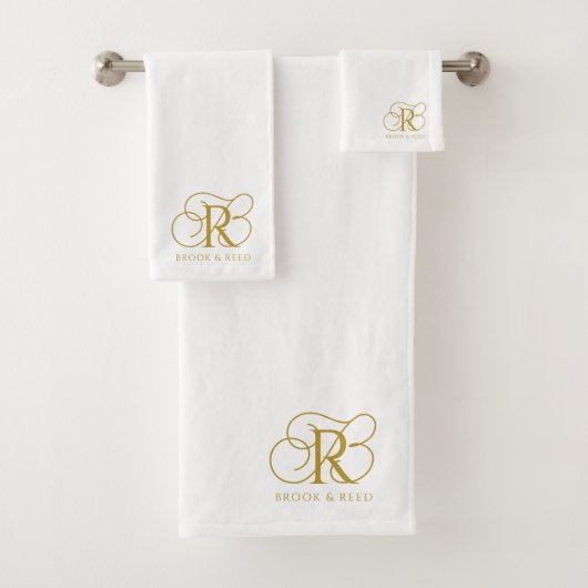 Op maat gemaakte gouden initialen van het monogram bad handdoek (Insitu)