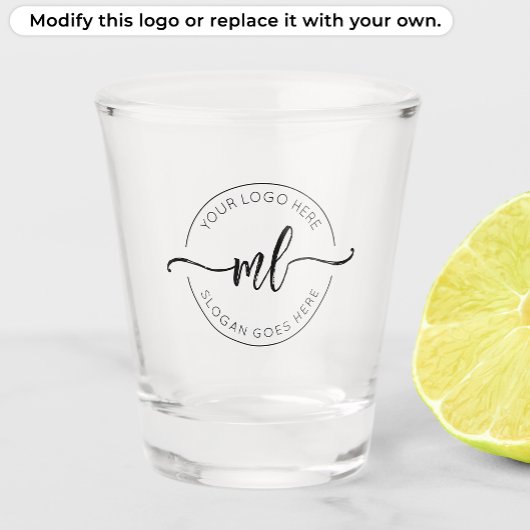 Op maat gemaakte initiaalmonogram bedrijfslogo shot glas