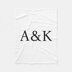 Op maat gemaakte initialen op wit fleece deken
