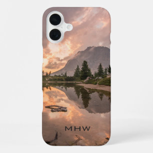 Op maat gemaakte Mountain Pond-monogramtelefoonhoe iPhone 16 Plus Hoesje