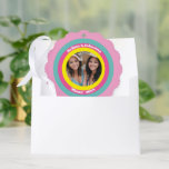 Op maat gemaakte naam beste vriendinnen vrienden m ornament kaart<br><div class="desc">Op maat gemaakte naam foto beste vriendinnen vrienden meisjesachtig papier ornament. Eenvoudig 20e 30e verjaardag cadeau idee voor vrienden, beste vriendinnen, bff, beste vrienden, meisjes, vrouwen, moeders voor verjaardagen, school afstuderen, universiteit, afstuderen. Mooie roze, gele, groene regenboog cirkels ornament. Eenvoudig abstract meisjesachtig foto papier ornament. Voeg uw eigen tekst, foto,...</div>