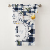 Op maat gemaakte Navy Gingham Daisy Monogram Bad Handdoek (Insitu)
