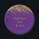 Op maat gemaakte paarse en gouden afstudeerfeest g papieren bordje<br><div class="desc">op maat gemaakte afstudeerfeest papieren bord,  paars en goud rond glinsterend,  glinsterende twinkel glitter viering 2024,  gepersonaliseerde afstudeerklas van 2025,  afgestudeerde phd middelbare school uni,  bachelor verpleegkunde universiteit graad 2026,  universiteit master mba rechten doctor,  verpleegkundige leraar cpa md,  doctorsgraad gunst ingenieur jd mpa,  medische zesde klas arts assistent</div>