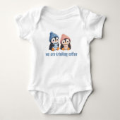 Op maat gemaakte pinguïnfamilie bijpassend babybod romper (Voorkant)