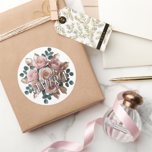 Op maat gemaakte roze gouden bloemige monogram ron ronde sticker (Geschenken)