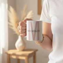 Op maat gemaakte roze monogram mok cadeau voor moe