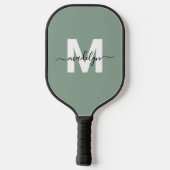 Op maat gemaakte saliegroene moderne naammonogram pickleball paddle (Achterkant)