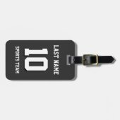 Op maat gemaakte zwarte sportjas met achternaam en bagagelabel (Voorkant horizontaal)