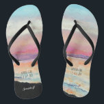 Op maat geschilderde pastel strand zonsondergang | teenslippers<br><div class="desc">Op maat geschilderde pastel strand zonsondergang bruiloft | Flip Flops. Wilt u een uniek gastgeschenk voor uw strandbestemming bruiloft? Draag het strand op uw voeten met deze unieke flip flops met een geschilderde strandzonsondergang erop. Eenvoudig aan te passen met uw persoonlijke informatie. U kunt uw namen, datum, locatie en achternaam...</div>