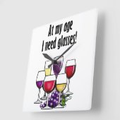 Op mijn leeftijd heb ik bril nodig. vierkante klok (Hoek)